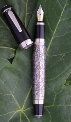 Nisstiiv Flower Fountain Pen Pen for Briefcase, Travel, Schimdt or Standard Cartridges